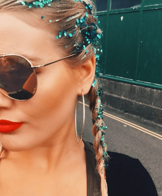 Glitter Braids, la tendance coiffure originale pour les fêtes