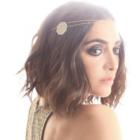 coiffure headband carre plongeant