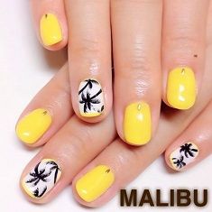 manucure jaune nail art palmiers