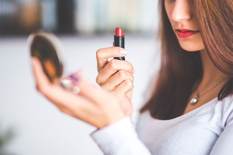 10 astuces pour faire tenir son rouge à lèvres