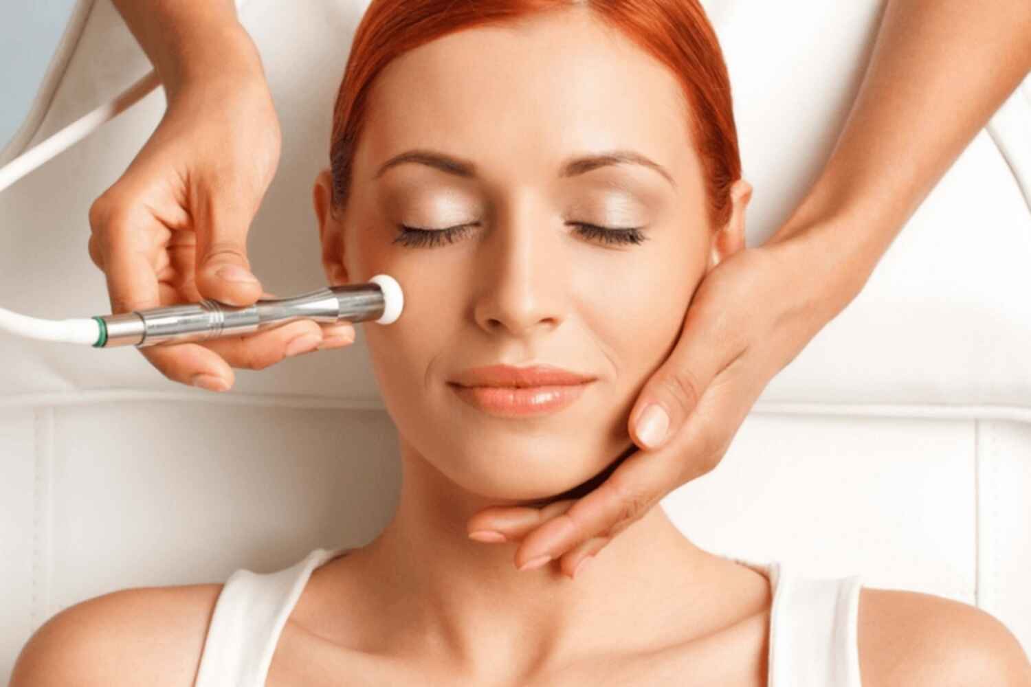Microdermabrasion technique skincare avec l'appareil peeling du visage