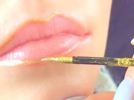 Contour des lèvres liner pailleté tendance makeup 2016