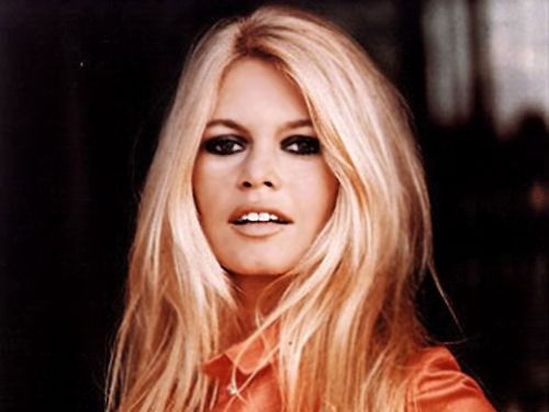 Brigitte Bardot et ses yeux charbonneux style années 60