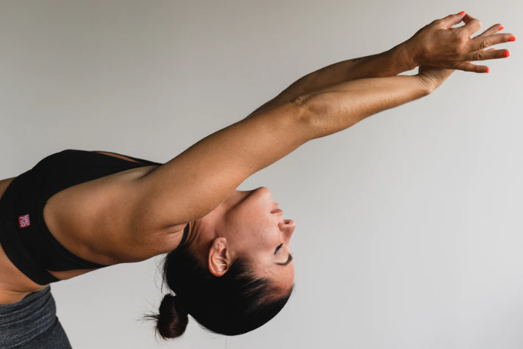 exercices relaxation stomach vacuum pilates yoga abdos