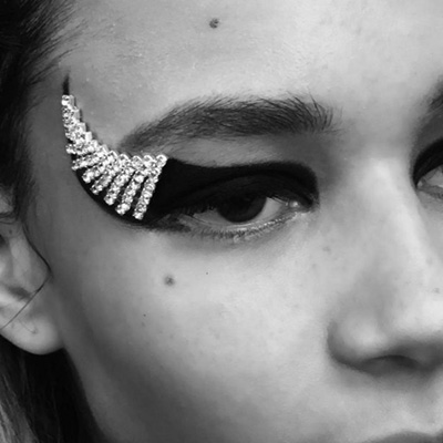 Strass façon bijoux de cils à la Fashion Week Paris 2016 2017