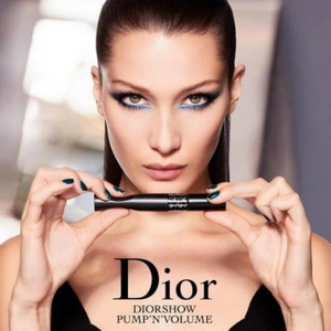 Bella Hadid, égérie Dior makeup