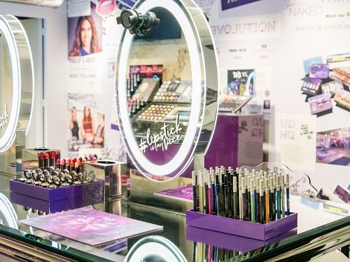 Urban Deacay ourvre sa boutique maquillage à Paris