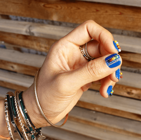 Bracelet nails bleu avec perles 