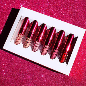 Mini rouges à lèvres mats de la collection Valentine's Day de Kylie Jenner
