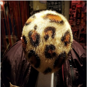 Le Leopard Hair est particulièrement réussi sur un crâne rasé 