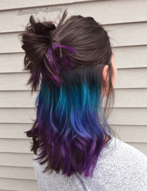 underlights bleu et violet sur cheveux châtain foncé