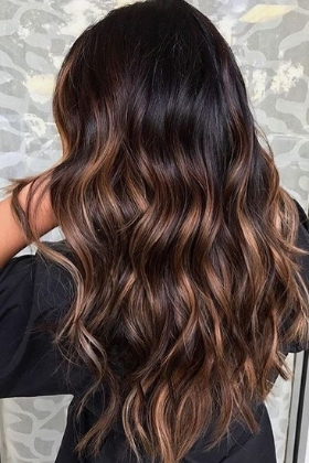 Le balayage caramel pour cheveux bruns