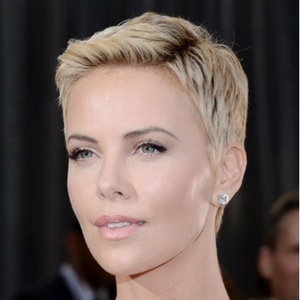 Coupe de cheveux boyish Charlize Theron