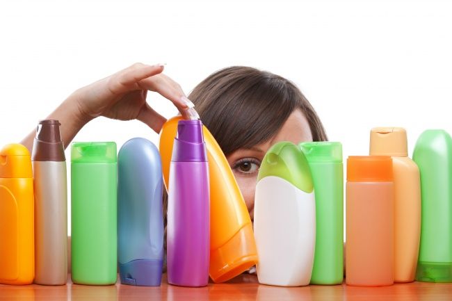 Espacer les shampoings en choisissant les bons produits