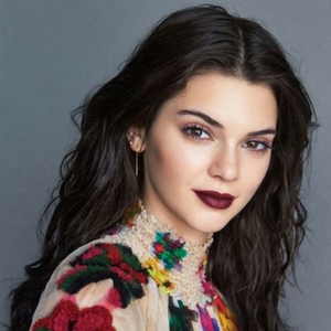 Le maquillage de la belle brune Kendall Jenner